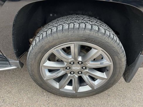 Used 2015 Chevrolet Suburban LTZ image 10