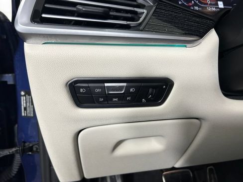 Used 2022 BMW X7 xDrive40i w/ M Sport Package AWD/4WD image 19