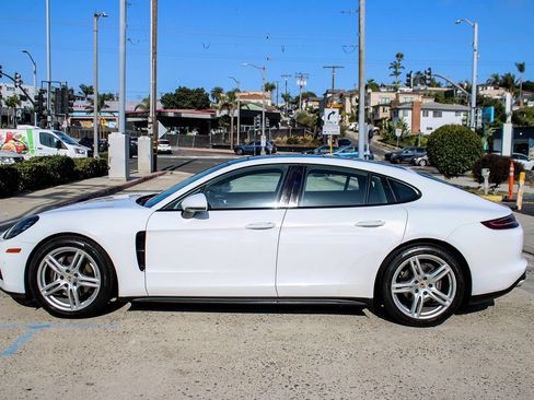 Used 2020 Porsche Panamera image 2