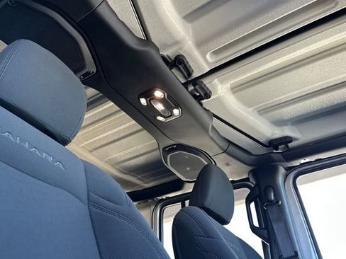 Used 2022 Jeep Wrangler Unlimited Sahara AWD/4WD image 16