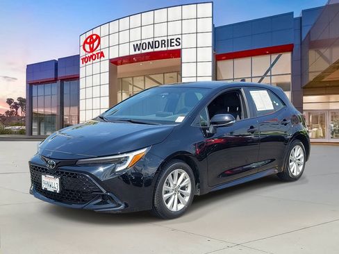 Used 2023 Toyota Corolla SE FWD image 2