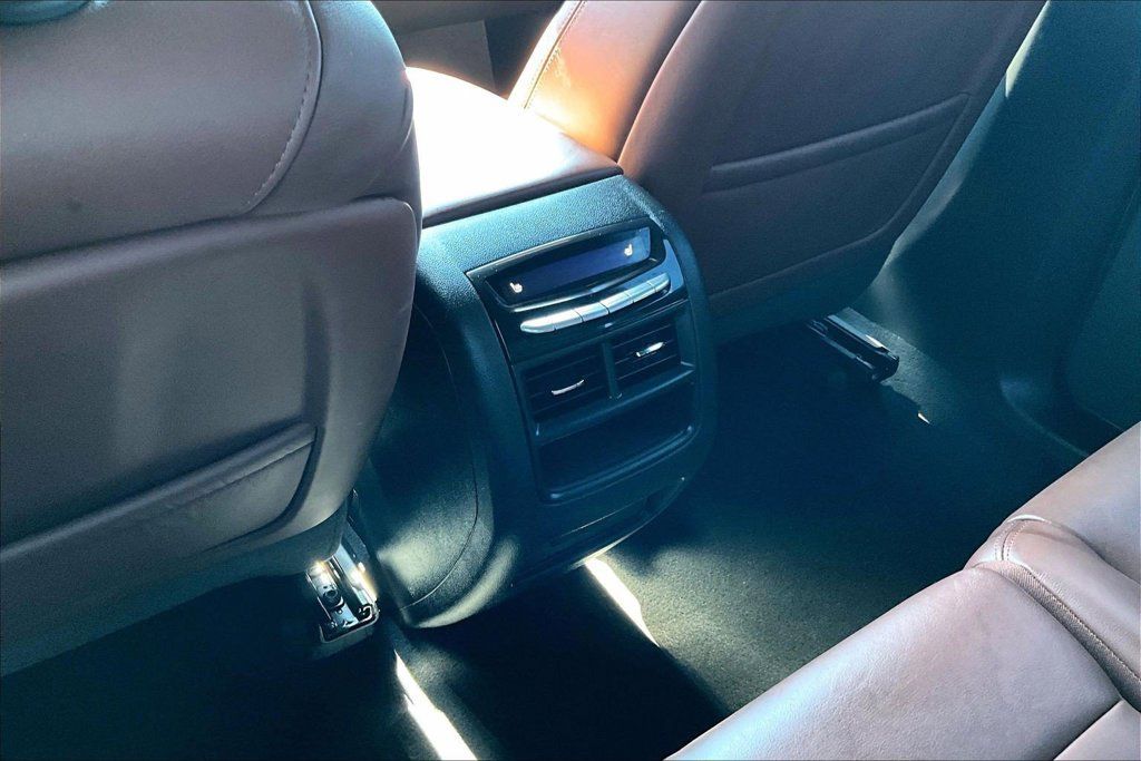 Used 2023 Cadillac XT5 Sportv w/ Technology Package AWD/4WD image 10