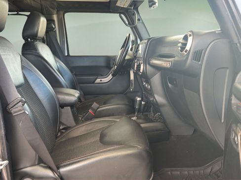 Used 2016 Jeep Wrangler Unlimited Sahara AWD/4WD image 11