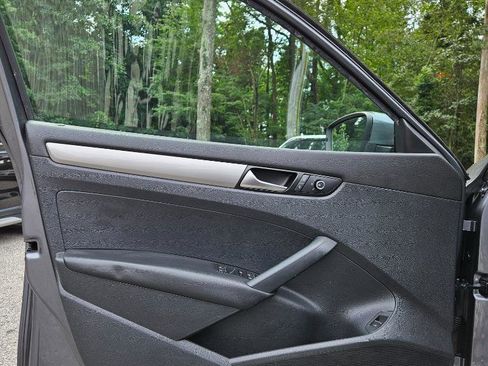 Used 2013 Volkswagen Passat S image 14