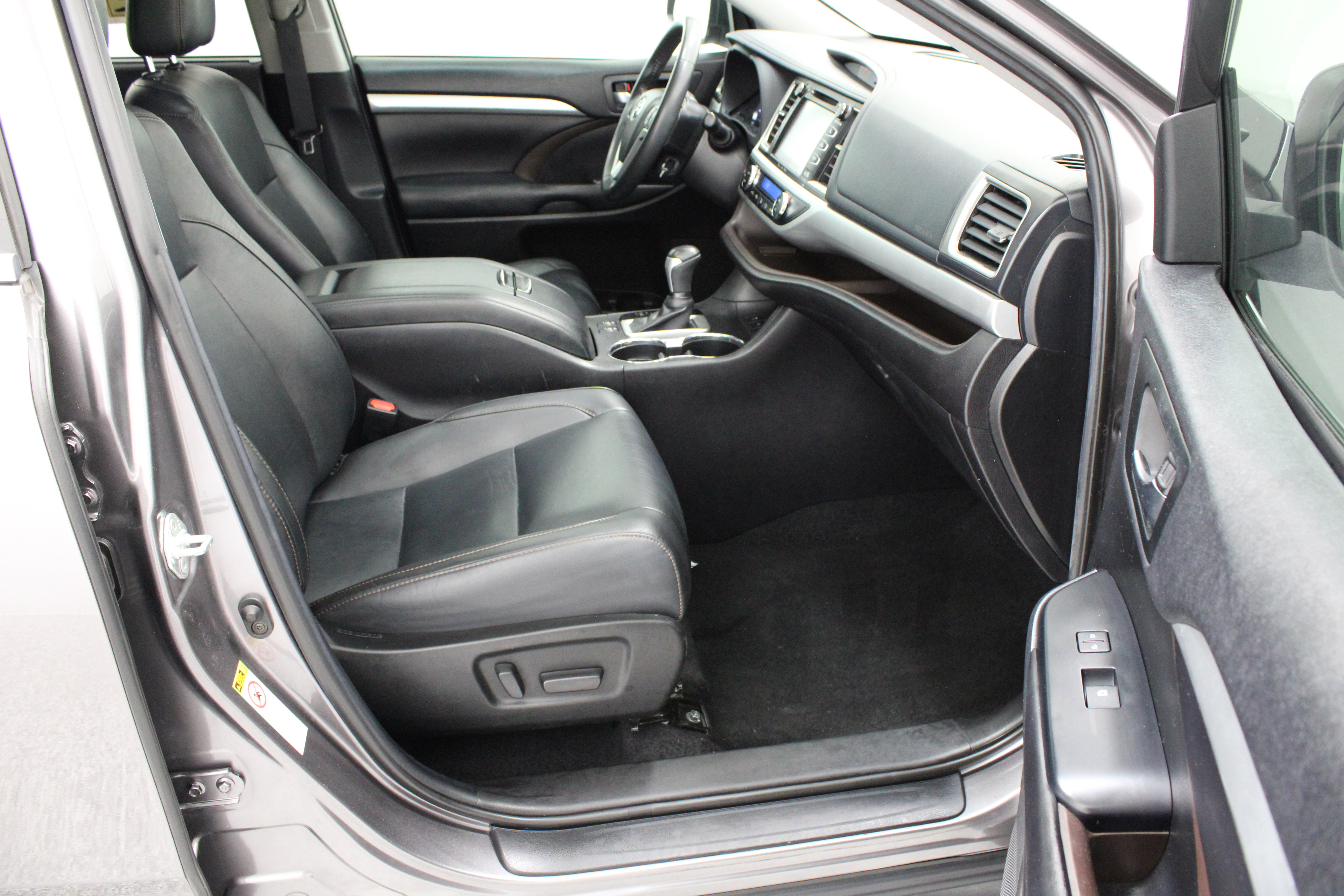 Used 2019 Toyota Highlander XLE FWD image 42