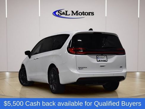 New 2026 Chrysler Pacifica Select AWD/4WD image 7