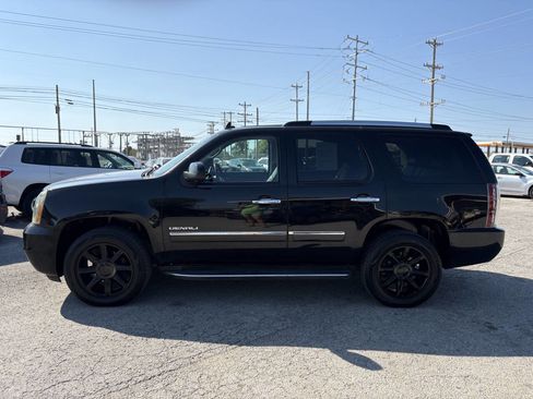 Used 2011 GMC Yukon Denali image 2