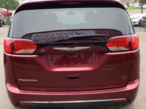Used 2020 Chrysler Pacifica Touring-L image 6