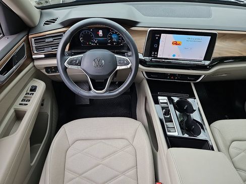 Certified 2024 Volkswagen Atlas SE w/ Panoramic Sunroof Package AWD/4WD image 11