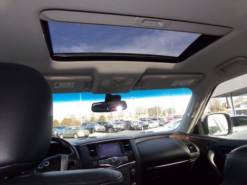 Used 2015 INFINITI QX80 4WD w/ Driver's Assistance Package image 15