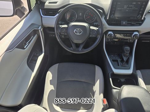 Used 2020 Toyota RAV4 XLE w/ Convenience Package image 13