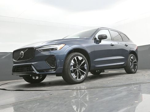New 2026 Volvo XC60 B5 Plus AWD/4WD image 30