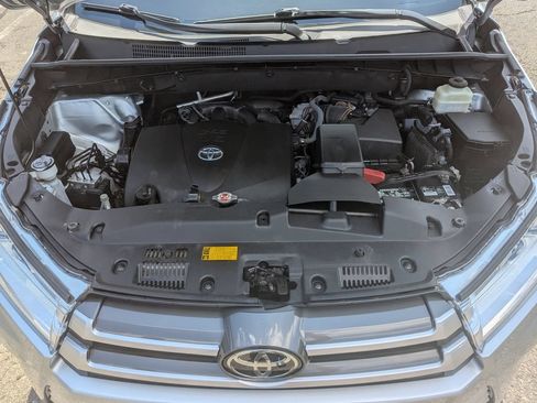 Used 2018 Toyota Highlander XLE AWD/4WD image 57