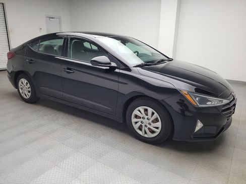 Used 2020 Hyundai Elantra SE FWD image 11