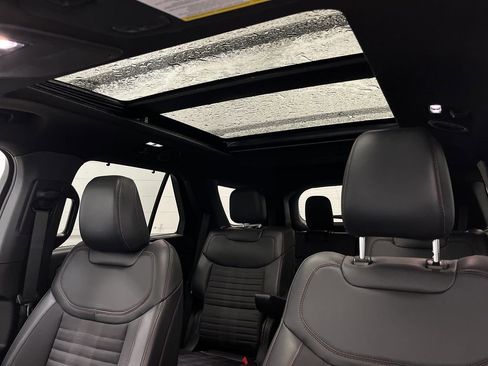 Used 2025 Ford Explorer ST-Line w/ Premium Package image 7