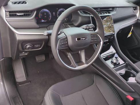 New 2025 Jeep Grand Cherokee L Laredo w/ Luxury Tech Group I image 10