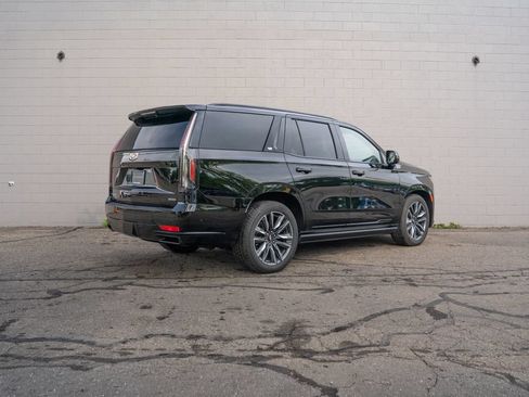 Used 2023 Cadillac Escalade Sport Platinum w/ Heavy-Duty Trailer Package AWD/4WD image 7