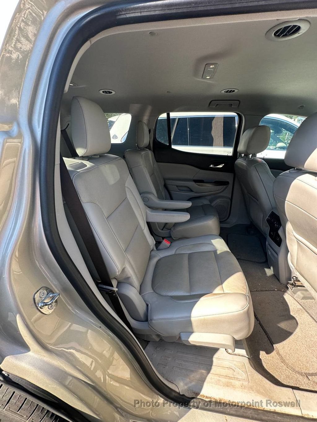 Used 2017 GMC Acadia SLT FWD image 2
