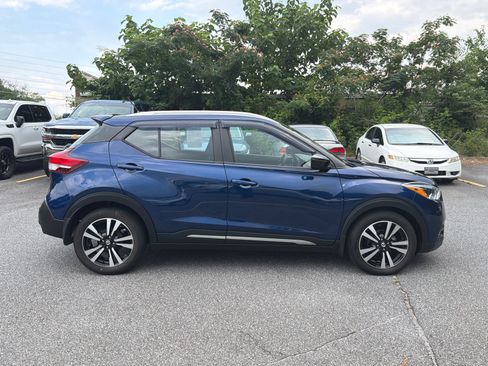 Used 2020 Nissan Kicks SR w/ SR Premium Package FWD image 4