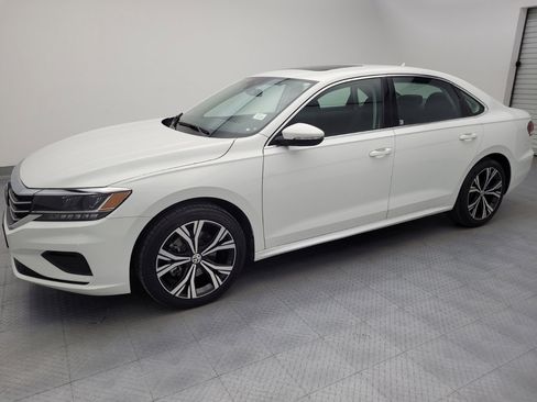 Used 2022 Volkswagen Passat 2.0T SE image 2