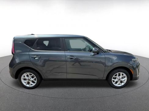 Used 2025 Kia Soul LX w/ LX Technology Package FWD image 16