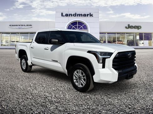 Used 2025 Toyota Tundra SR5 w/ SR5 Premium Package image 20