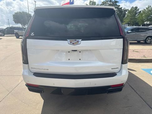 Used 2023 Cadillac Escalade Sport Platinum w/ LPO, Floor Liner Package AWD/4WD image 5