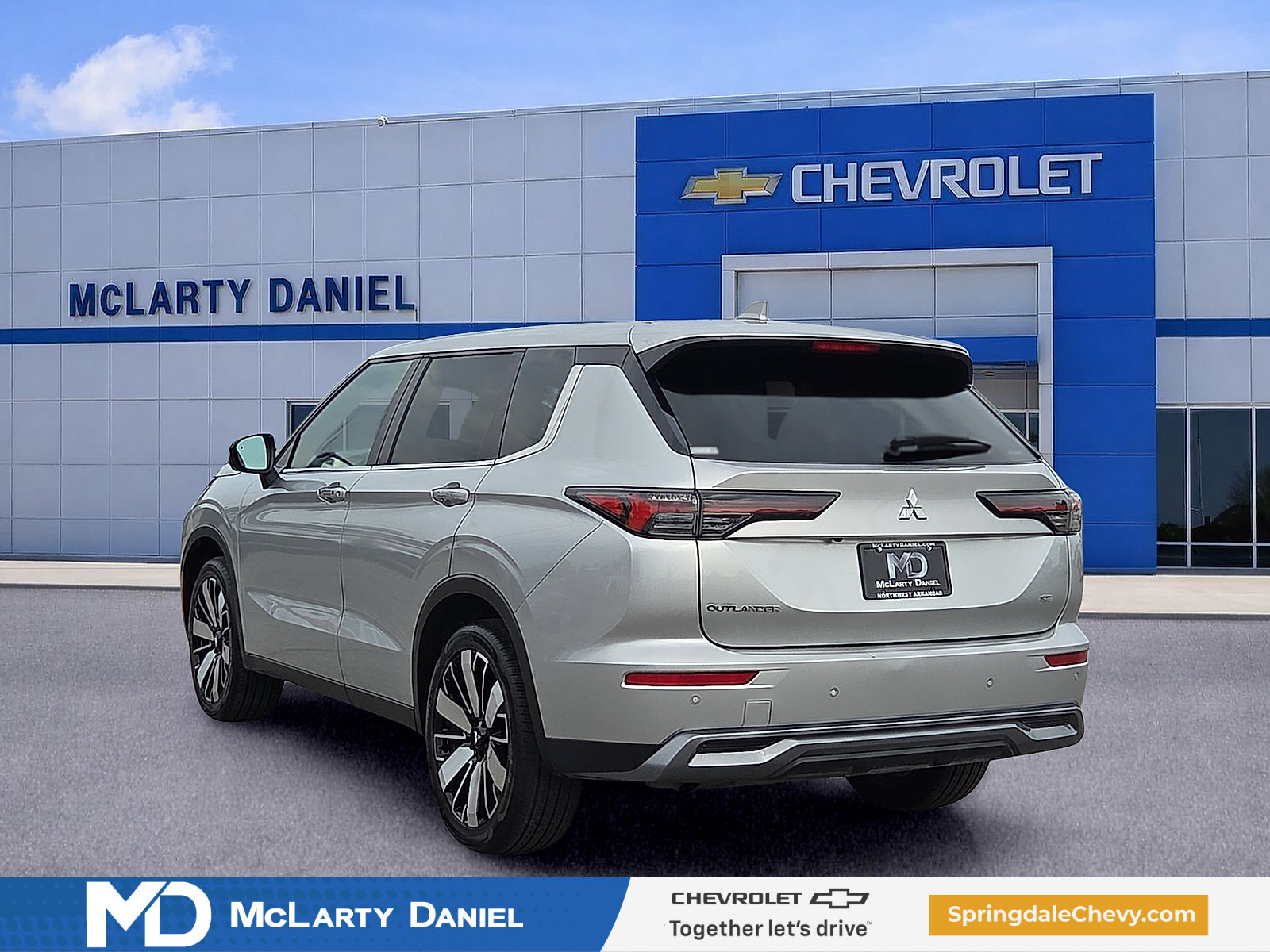 Used 2025 Mitsubishi Outlander SE AWD/4WD image 4