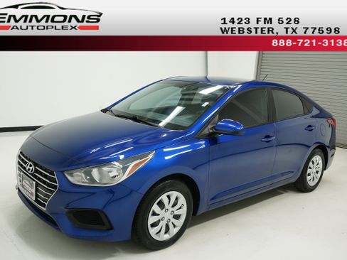 Used 2022 Hyundai Accent SE image 1