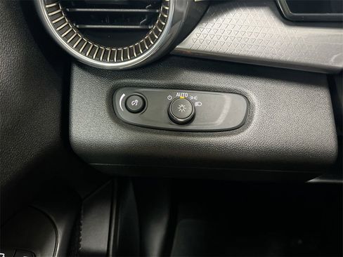 Used 2024 Chevrolet Trax ACTIV w/ Sunroof Package image 17