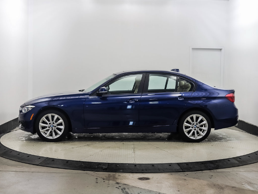 Used 2018 BMW 320i xDrive Sedan AWD/4WD image 2