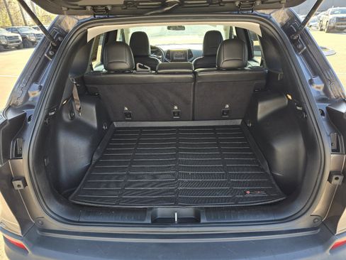 Used 2019 Jeep Cherokee Latitude Plus image 25