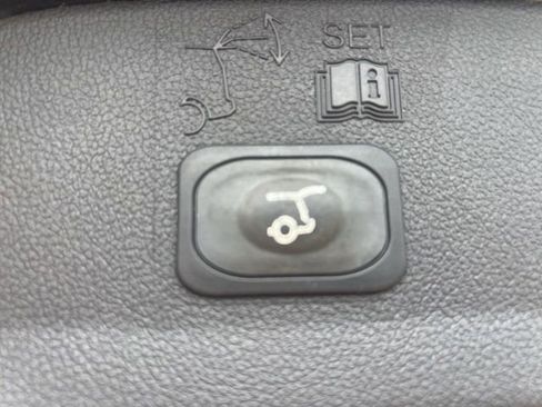 Used 2015 Ford Escape Titanium FWD image 13