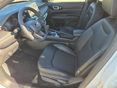 New 2026 Jeep Compass Latitude image 14