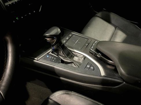Used 2019 Lexus UX 250h w/ Premium Package AWD/4WD image 16