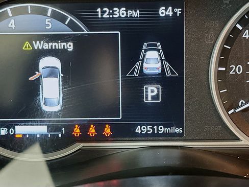 Used 2023 Nissan Versa SV image 18