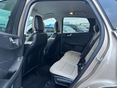 Used 2021 Ford Escape Titanium image 12