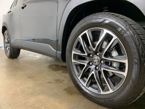 Used 2026 Toyota Corolla Cross XLE w/ Convenience Package image 6