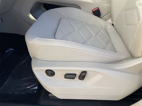 New 2026 Volkswagen Atlas SE image 16