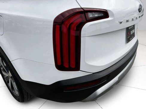 Used 2021 Kia Telluride EX w/ EX Premium Package FWD image 15
