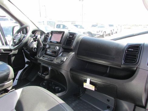 Used 2026 RAM ProMaster 2500 w/ Convenience Group FWD image 17
