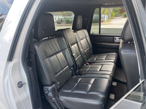 Used 2012 Lincoln Navigator L 4WD image 18