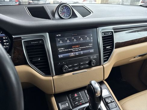 Used 2018 Porsche Macan Sport Edition image 21