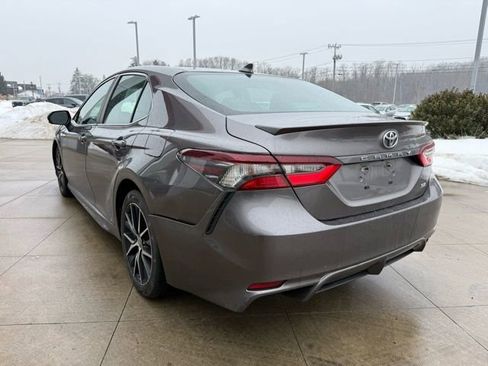 Used 2022 Toyota Camry SE image 5