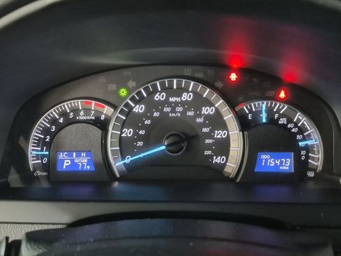 Used 2014 Toyota Camry SE FWD image 11
