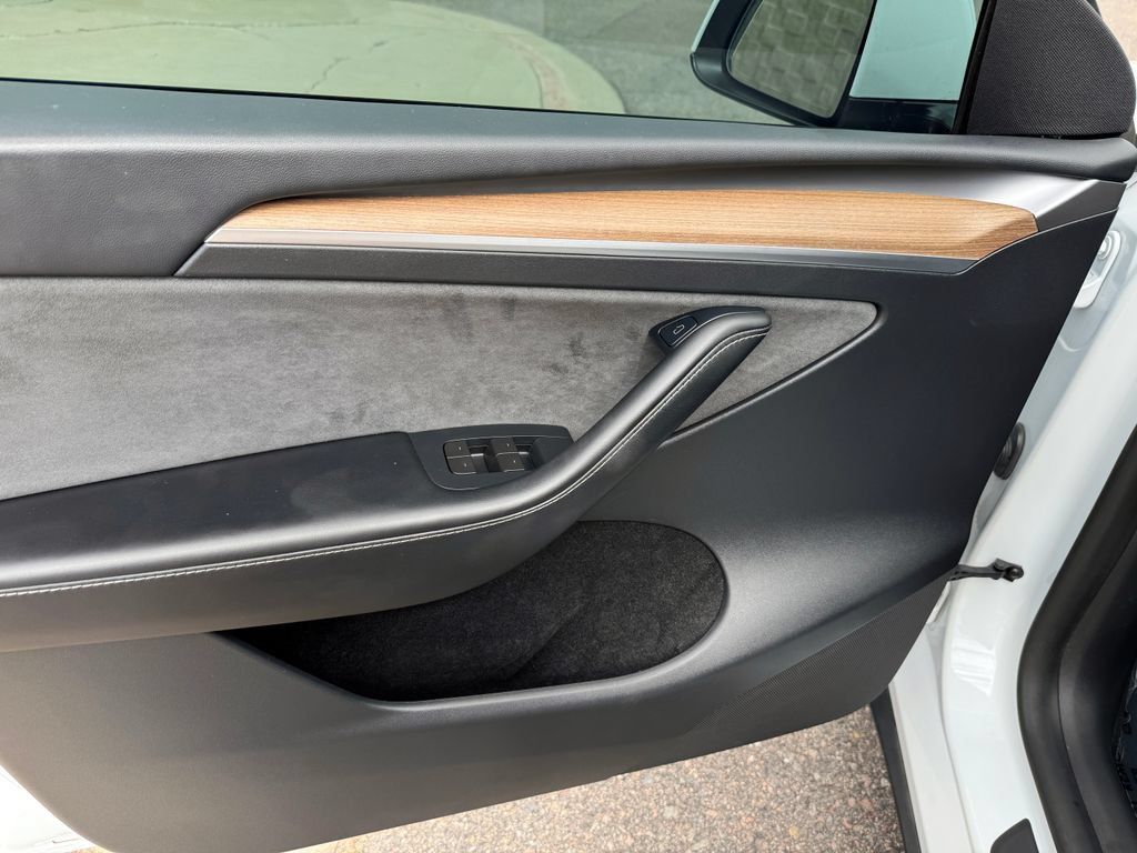 Used 2023 Tesla Model Y Long Range AWD/4WD image 18