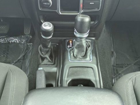 Used 2021 Jeep Gladiator Sport AWD/4WD image 19
