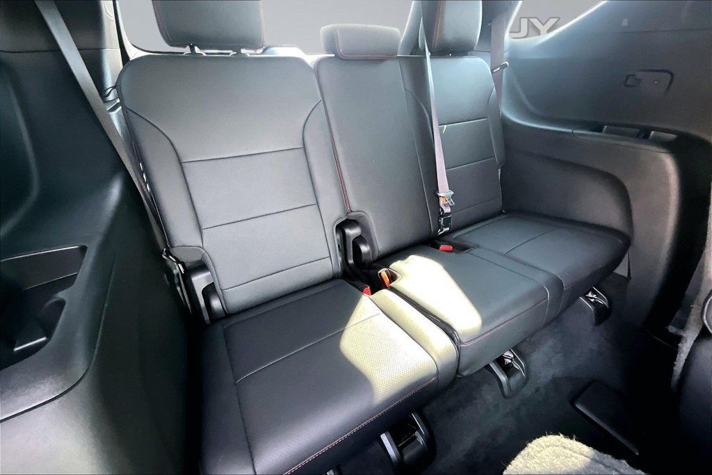 Used 2024 Chevrolet Traverse RS AWD/4WD image 28