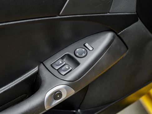 Used 2006 Chevrolet Corvette Coupe image 32