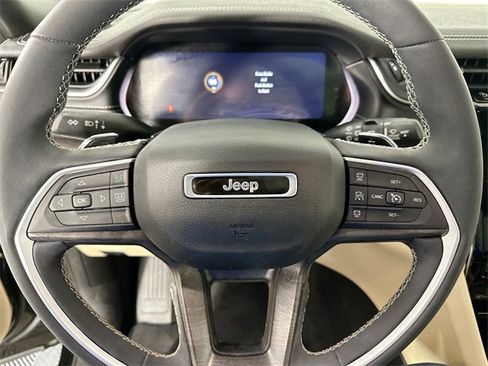 Used 2023 Jeep Grand Cherokee L Limited w/ Black Appearance Package image 24